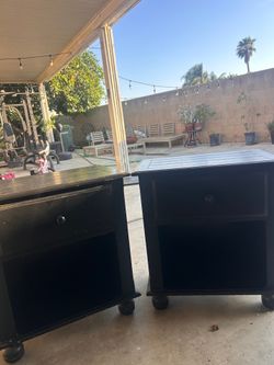 Night stands (pair )