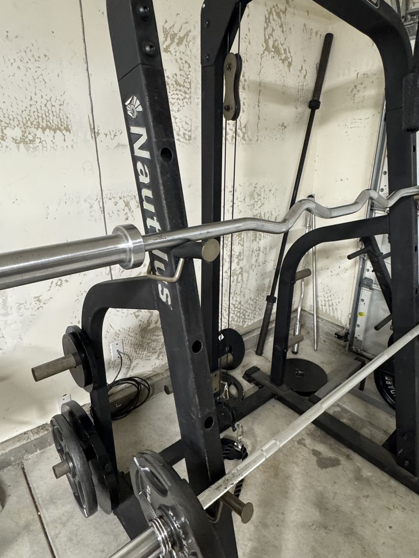 NAUTILUS OLYMPIC WEIGHT RACK WITH PULLY SYSTEM