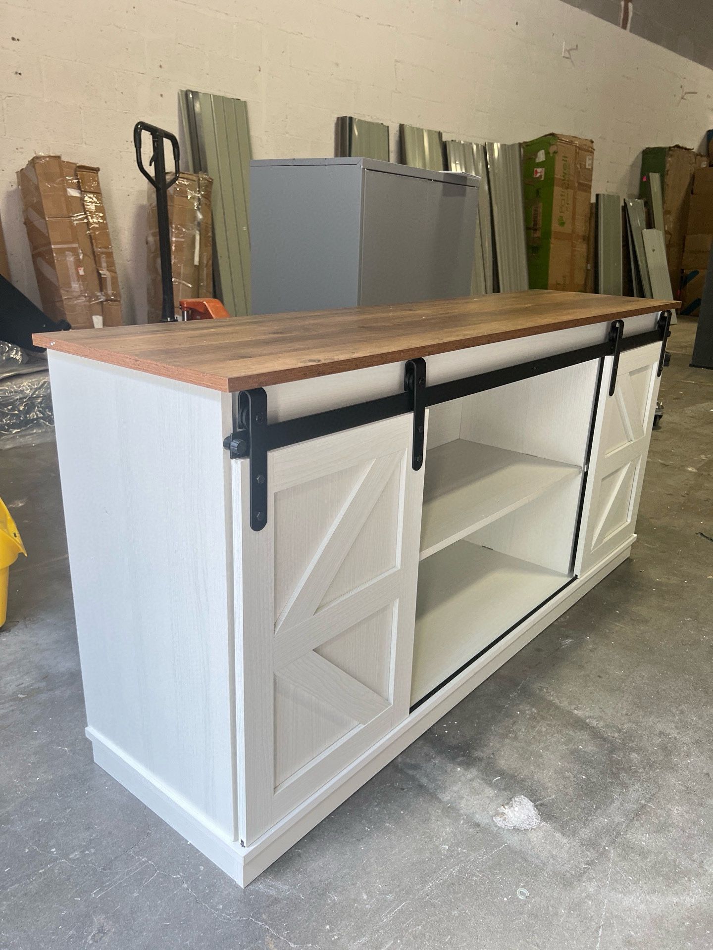 🔥 Special offer🔥 58” White TV Stand with Sliding Barn Doors – $150🔥 Perfect for TVs up to 65” – Stylish & Functional Living Room Hub!  Features: • 