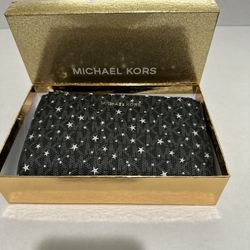 Michael Kors Double Zip Wallet with Stars  New with tags 