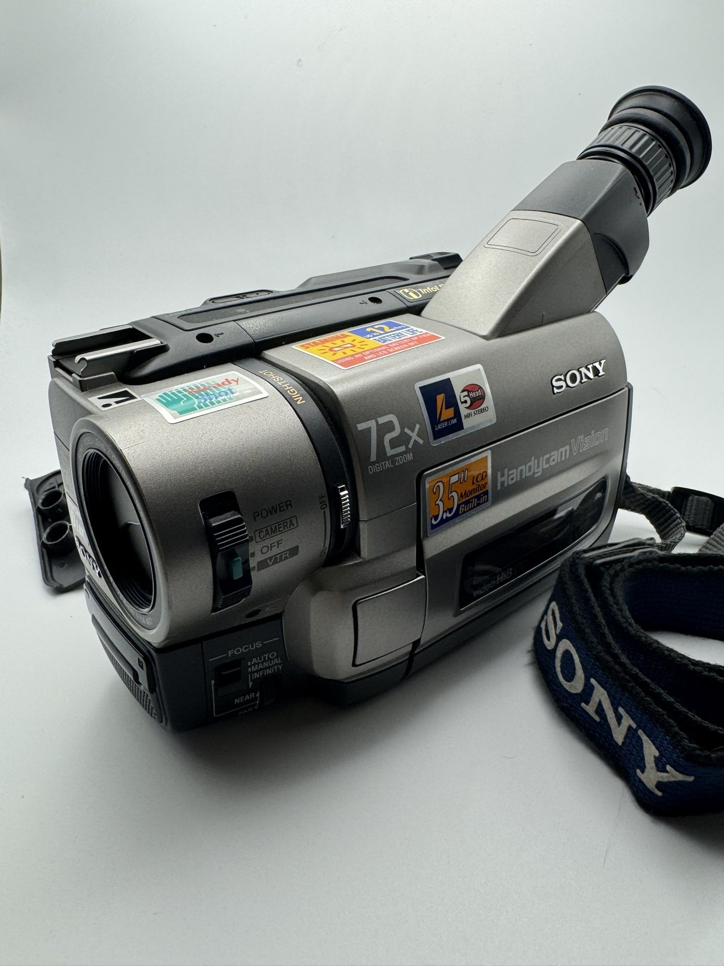 Sony CCD-TRV85 Hi8 XR Handycam Camcorder