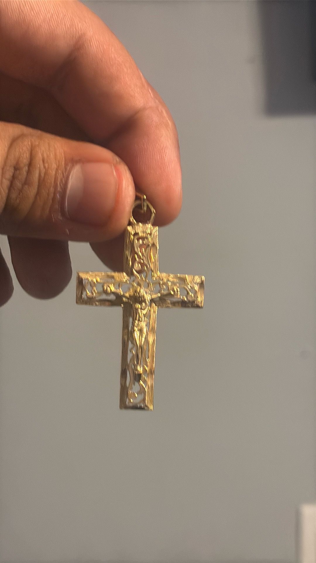 14 K cross pendant ways 4.4 gams