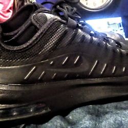 Women's AirMax Axis Size7