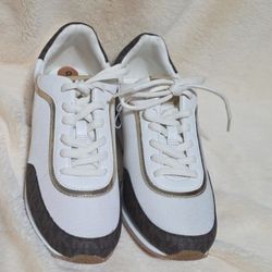 Michael Kors Maddy Mixed Media Trainer Vanillc and brown teen size 8