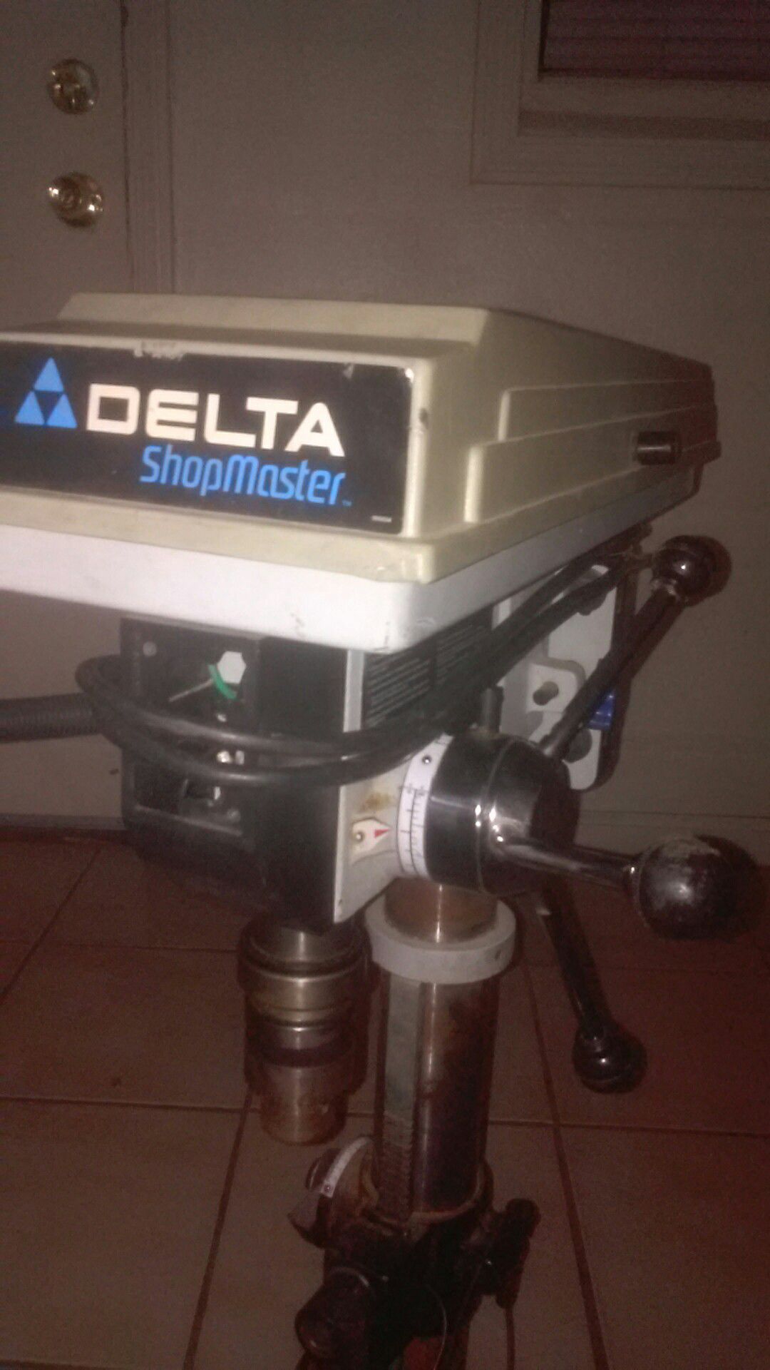 10 inch Delta Shopmaster drill press works great three speeds just needs a tray that's all