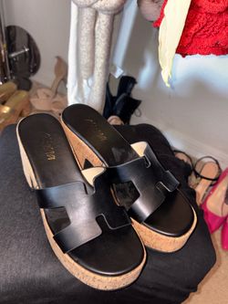 Black platform sandals / wedges