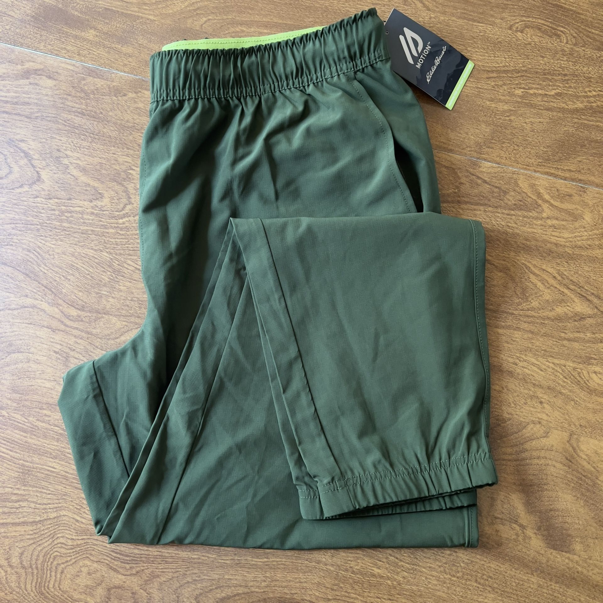 Eddie Bauer Men’s Dark Green Athletic Activewear Motion Joggers Pants Size L NWT