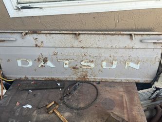 Datsun 620 tailgate