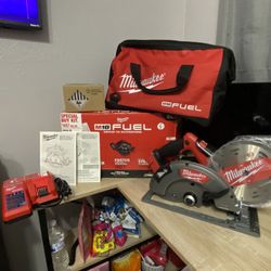 Milwaukee M18 FUEL 18-Volt Lithium-Ion Brushless Cordless 7-1/4 in. Circular Saw Kit with One 6.0Ah Battery