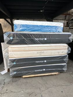 Nectar mattress on sale.    King Size Nectar 4.0 classic  13"  memory Foam Mattress.