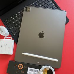 Apple IPad Pro 12.9” 5th Generation (M1 chip/ Face ID/2021) 256GB with pen, keyboard & Accessories 