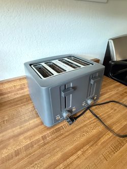 Beautiful 4 Slice Toaster by Drew Barrymore
