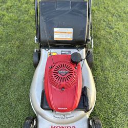 Lawnmower Honda HRR216 Gas Lawn Mower