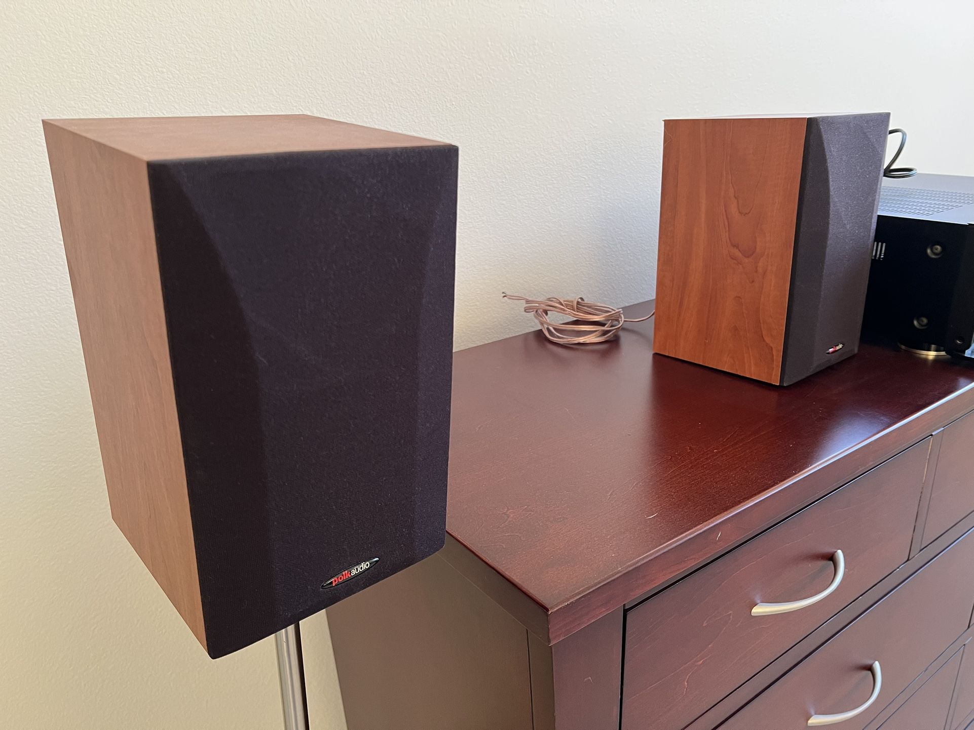 Polk Audio R15 Speaker