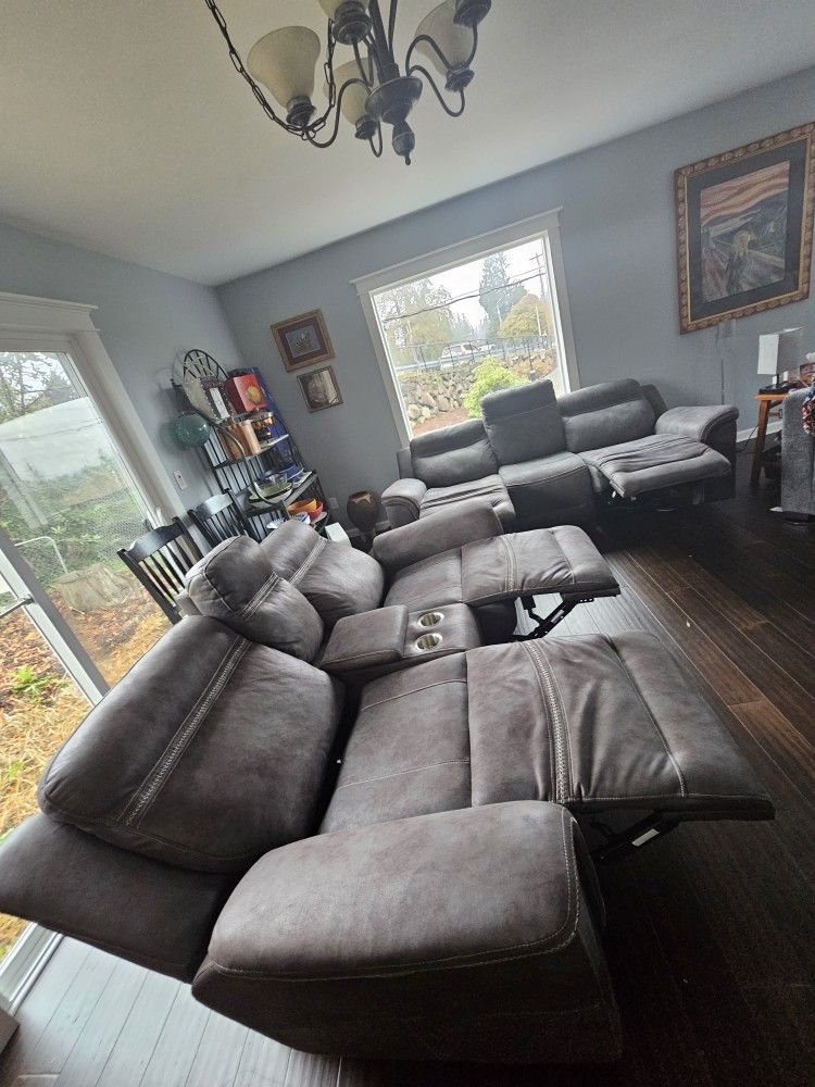 2 Gray , Microfiber, Electric Recliner Couches for Sale in Everett, WA OfferUp