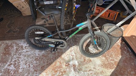 Trek-kids Bike 300 plus new