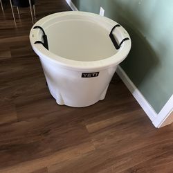 Yeti Tank 85 Ice Bucket 