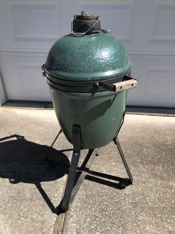 Small green egg and stand for Sale in Stockbridge, GA OfferUp