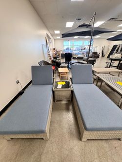 Two lawn chairs  plus table 200$