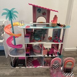 LOL dollhouse & Additional LOL pieces 