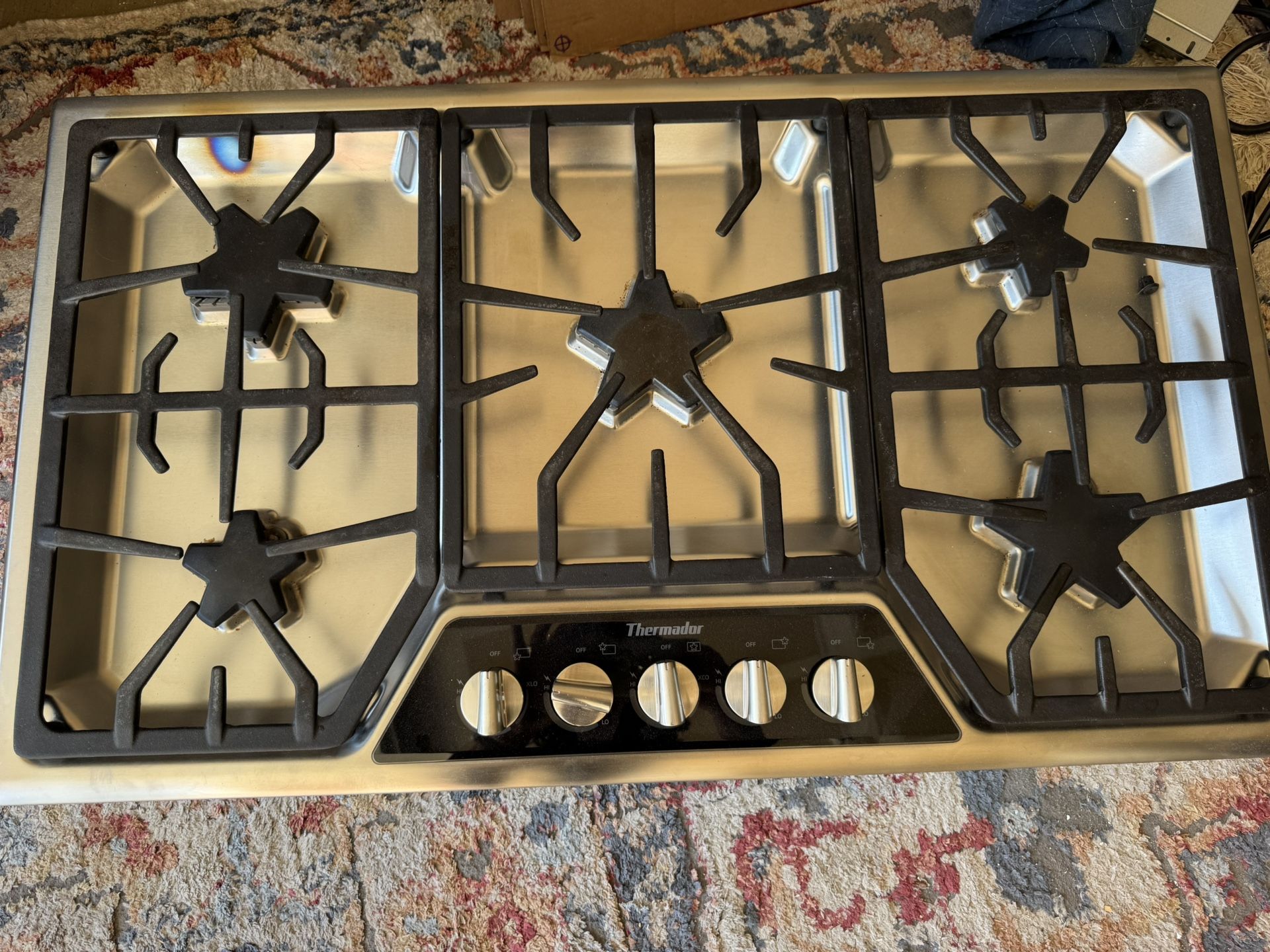 Thermador 36” Gas Cooktop + In-Counter Downdraft Ventilation