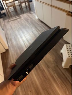 PS4 slim console
