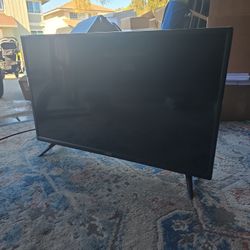 2 32" Tvs - Vizio
