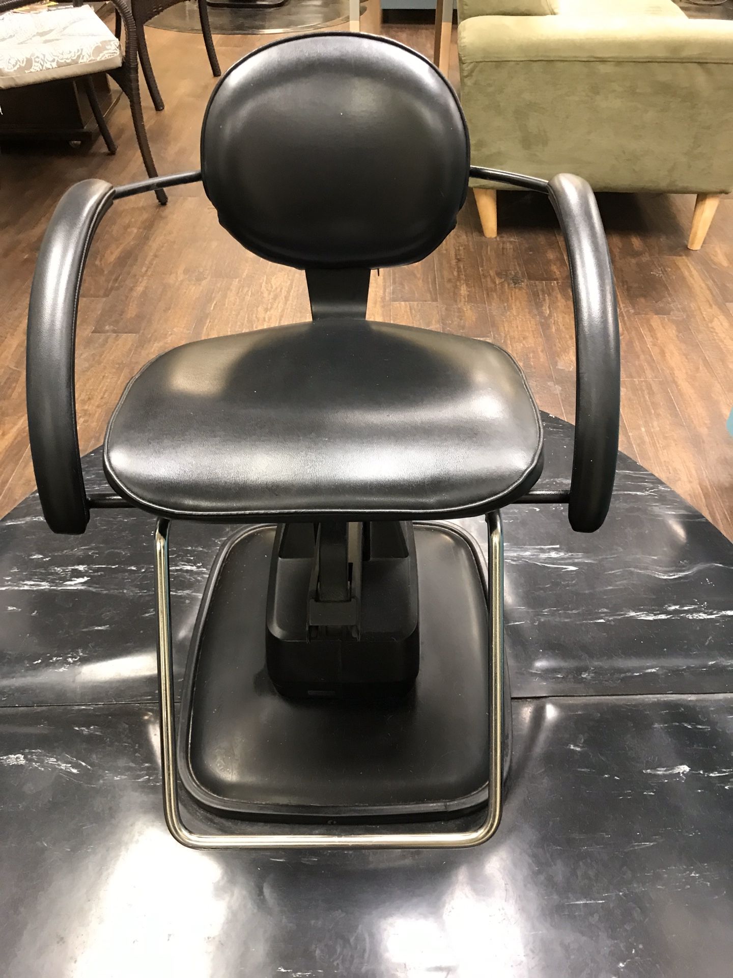 Takara 5 electric styling chairs