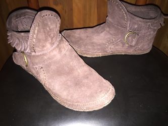 Ugg moccasins size 6.5 style 1003314
