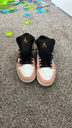 Air Jordan one mid se light mulberry