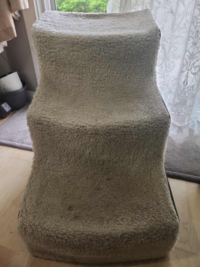 $10 Pet Deluxe Soft And Wide Stairs
