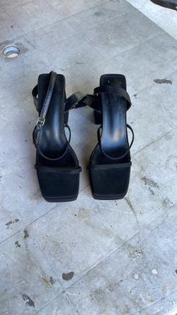 Platform Square heel 4 inch. They go around ankle