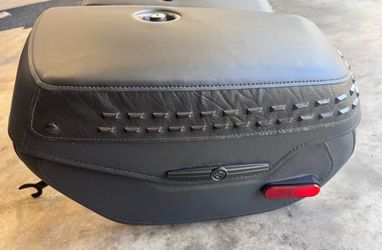 Harley Davidson 2018-2025 OEM soft tail heritage saddle bags.