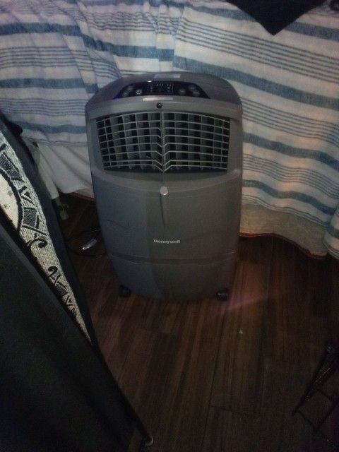 Portable Honeywell Evaporated Air Cooler
