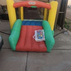 Little Tikes Jump 'n Slide Inflatable Bounce House