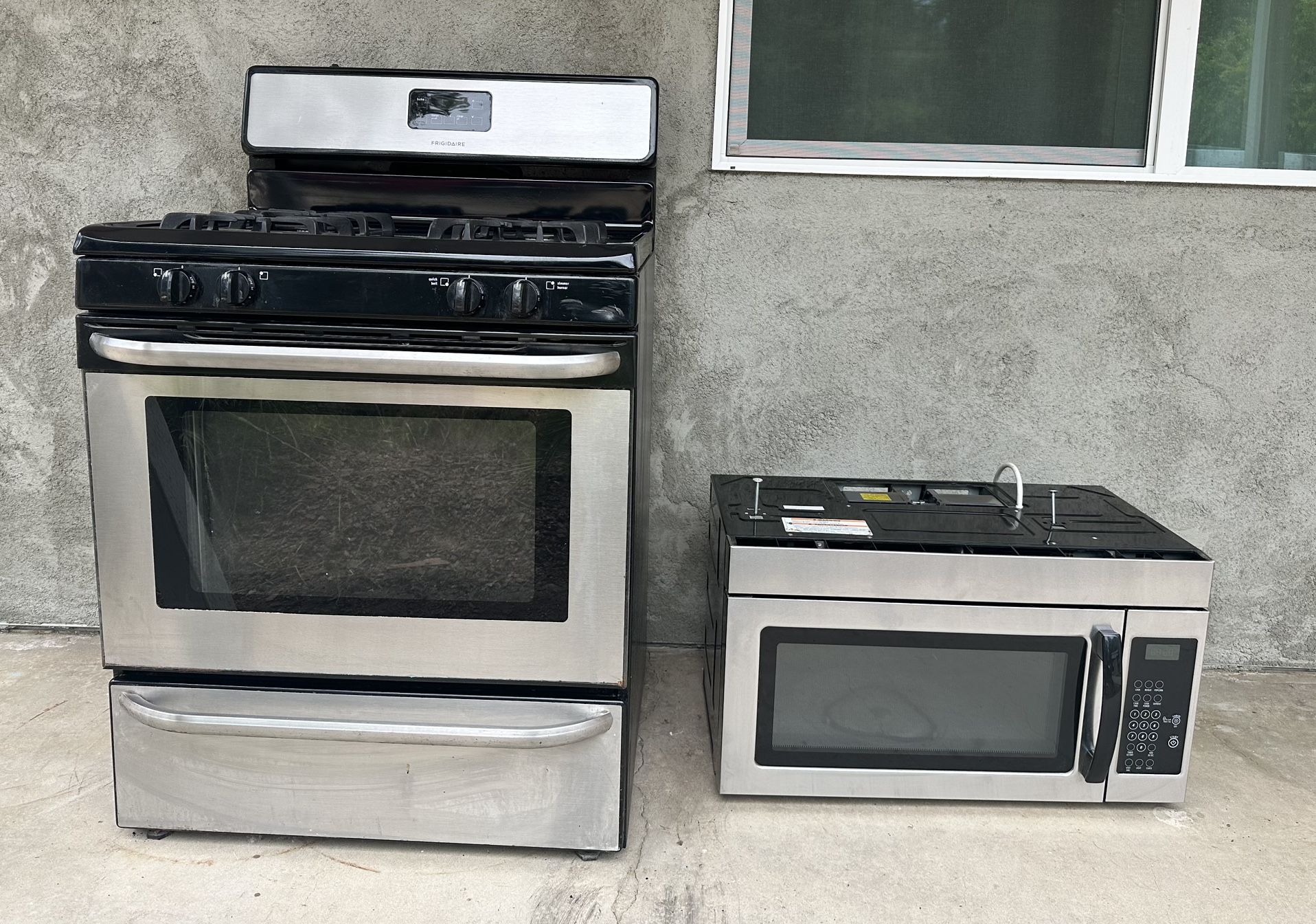 Selling used Frigidaire 4.2 Cu. Ft. Capacity 4 Burner Gas Range and Whirlpool 1.6 cu. ft. Microwave-Range Hood Combination.