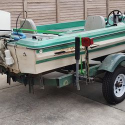 1977 Hurst Bass Boat - Green