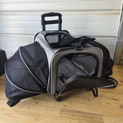 Expandable pet carrier on wheels