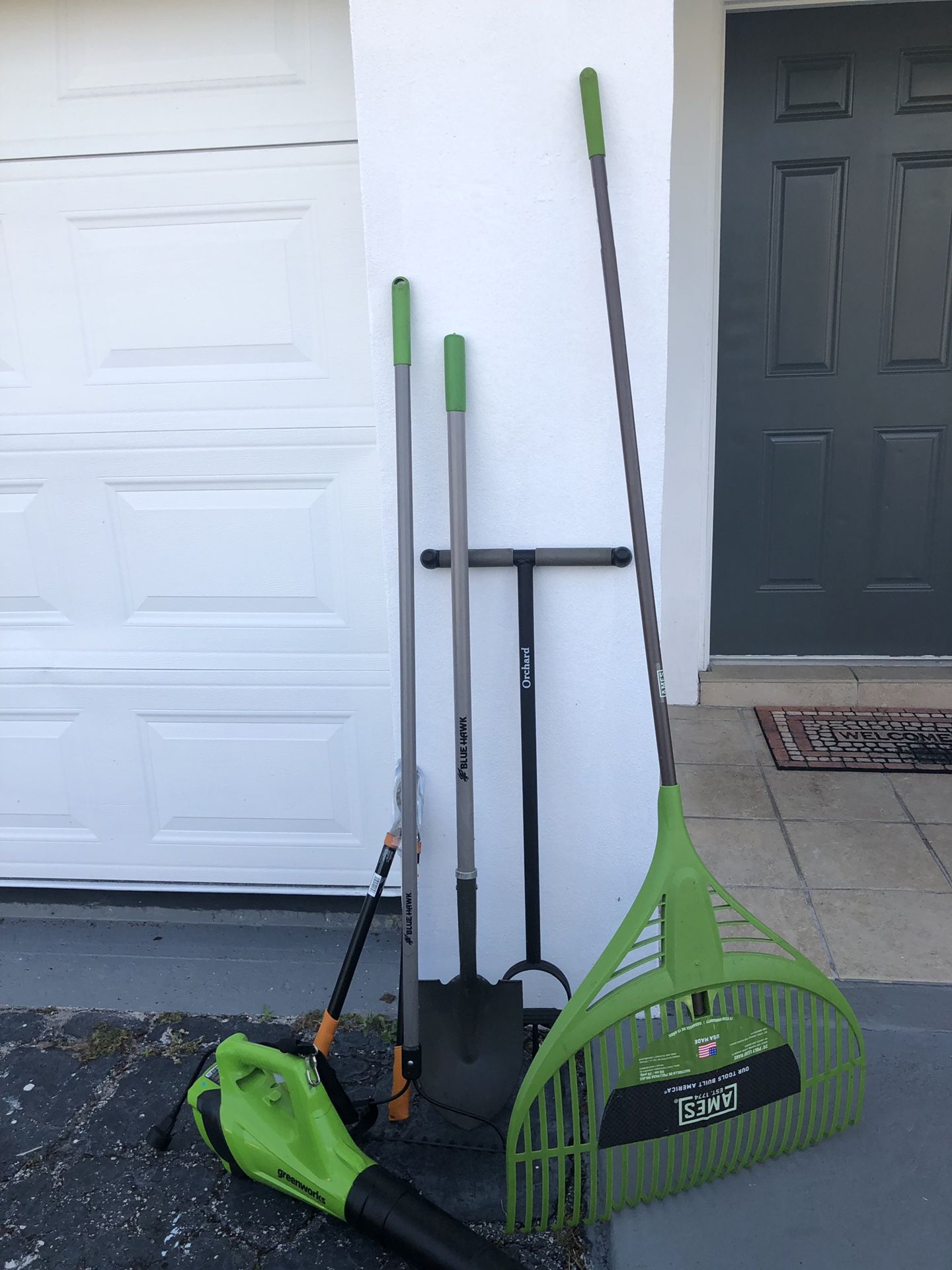 Lawn tools -rakes/shovel/tree pruner/leaf blower ) like new