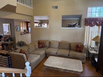 🛋️ L-Shaped Sectional Sofa – Spacious & Comfy | Smoke-Free/Pet-Free Home