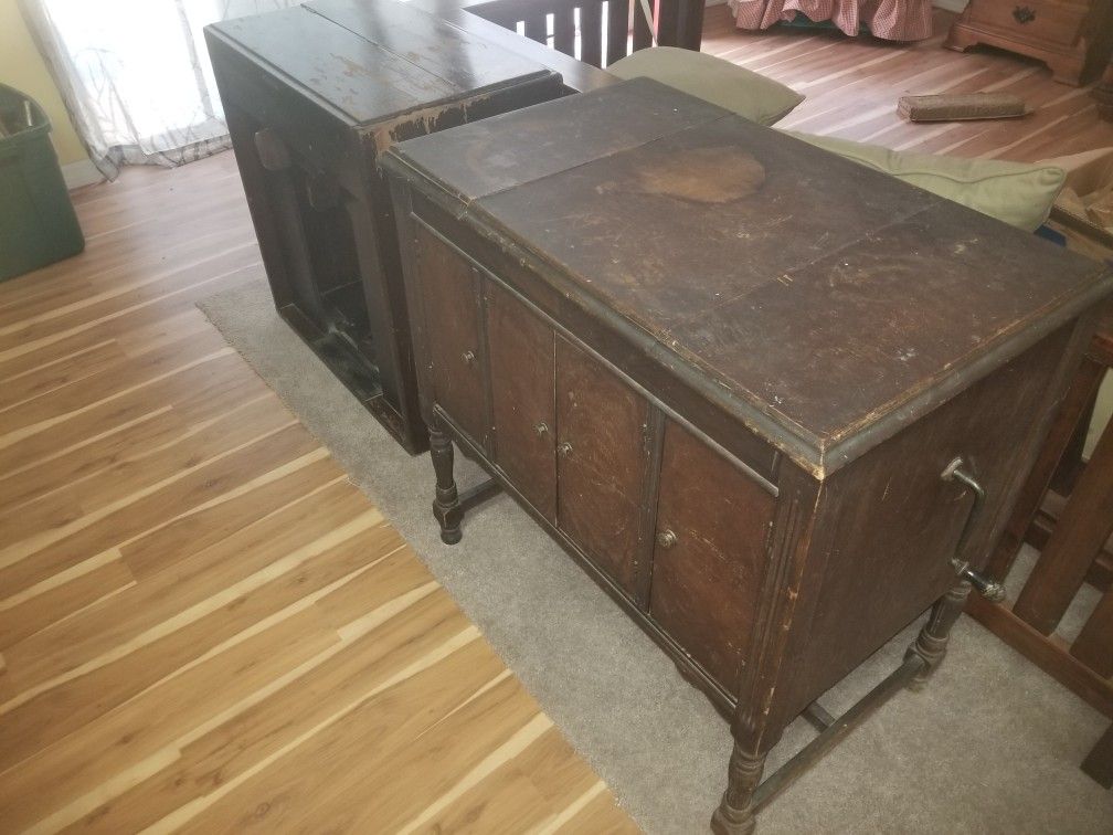 Antique crank Record Player And Pump Organ