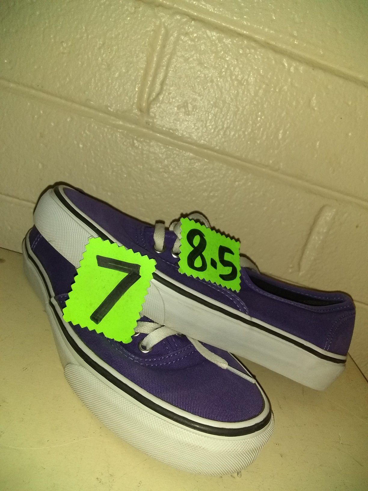 Size 7m8w Vans skateboard shoes