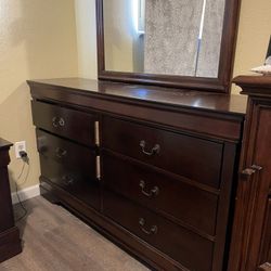 Dresser W/Mirror