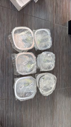 6 silver Sonos speaker mounts