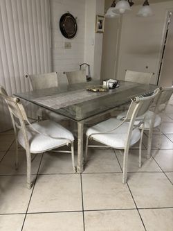 Dining room And 6 Chairs