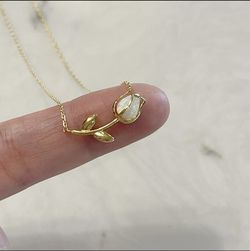 Gold Flower Danty necklace