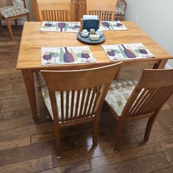 Dinette With 6 Chairs 