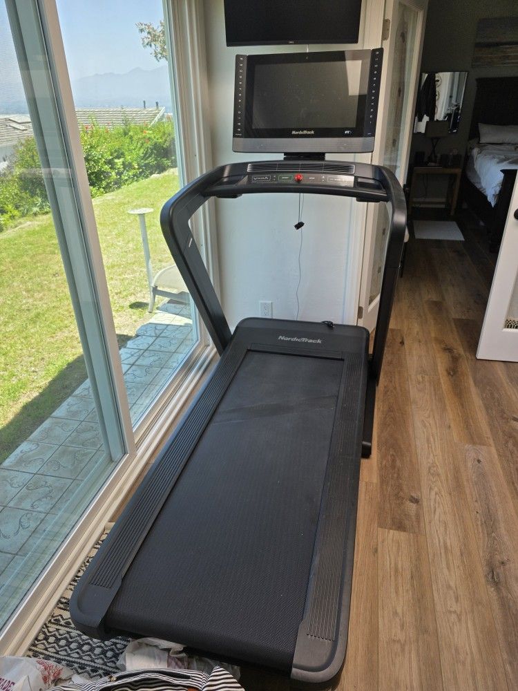 NordicTrack 2450 Commercial Treadmill - Just 28 Hours Usage