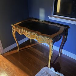 French Louis XV writing desk with leather top