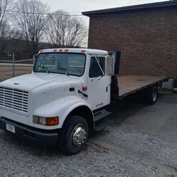 International 4700  With T444 E - 1999
